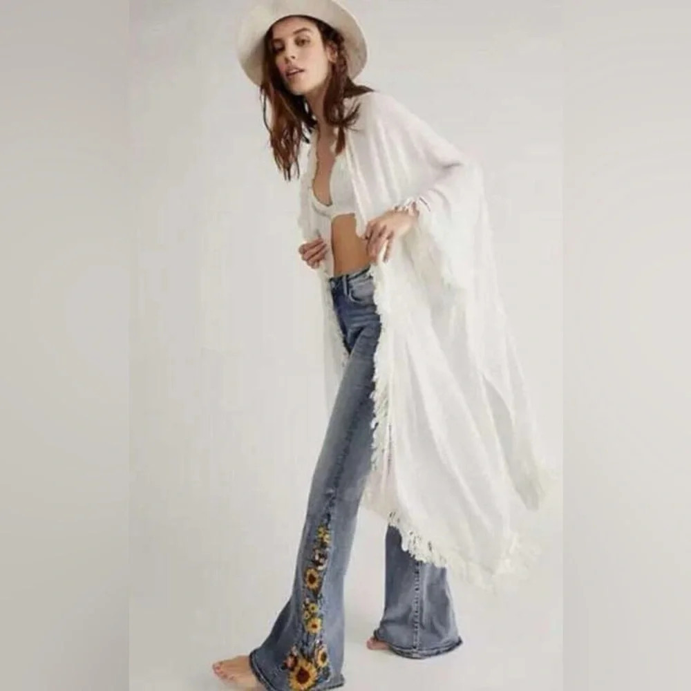 Free People Sun Bleached Fringe Kimono Open Front Fringe Trim
One Size - Picture 3 of 8